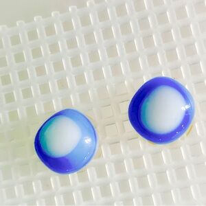 BLUE AND WHITE CIRCULAR EARRINGS